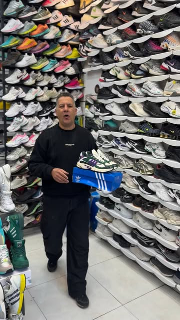 کتونی Response CL یه کتونی راحت و سبک با طراحی اسپرت و روزمره؛ رویه تنفسپذیر، کفی نرم با جذب ضربه مناسب که برای استفاده طولانیمدت پا رو خسته نمیکنه. انتخاب خوب برای استایل خیابونی و مصرف روزانه 👟✨