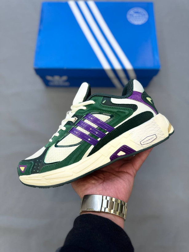 کتونی Response CL یه کتونی راحت و سبک با طراحی اسپرت و روزمره؛ رویه تنفسپذیر، کفی نرم با جذب ضربه مناسب که برای استفاده طولانیمدت پا رو خسته نمیکنه. انتخاب خوب برای استایل خیابونی و مصرف روزانه 👟✨