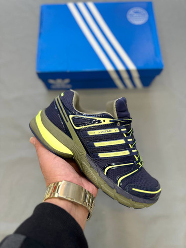 adidas adiSTAR Cushionمدل رانینگ کلاسیک آدیداس از اوایل دهه ۲۰۰۰ با تمرکز روی راحتی و ضربهگیری،و کار های روزمره عالیه