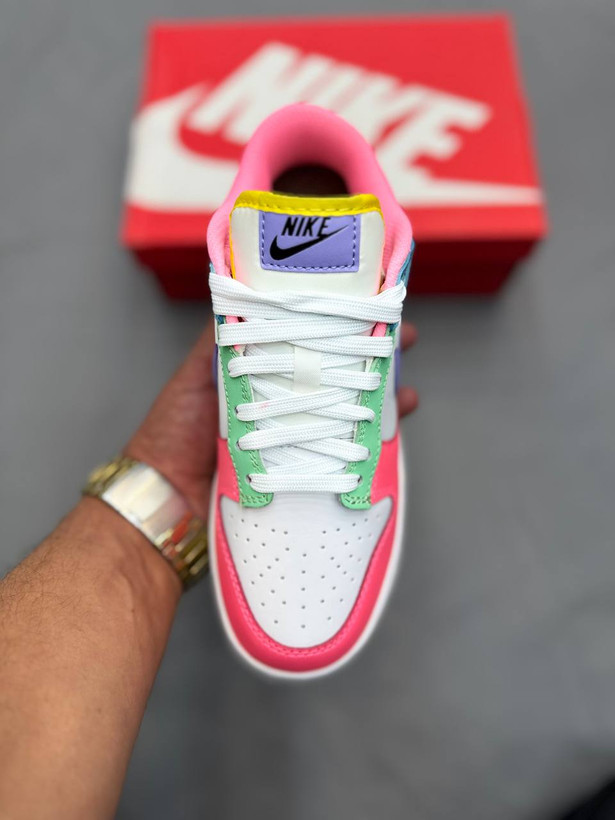 Nike Air Jordan SB حاصل ترکیب برند Jordan با خط اسکیتبردینگ نایکه. طراحی کلاسیک Air Jordan رو با جزئیات مخصوص اسکیت ارائه. هم برای اسکیتبردرها مناسبه هم برای استایل خیابونی. در کل یه کفش خاص، کاربردی و خیلی ترند محسوب میشه👟