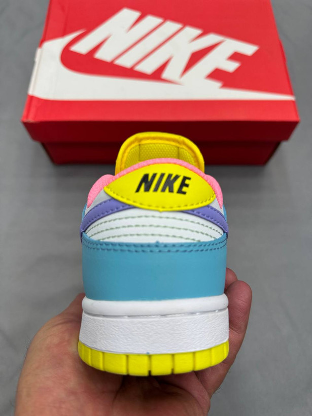 Nike Air Jordan SB حاصل ترکیب برند Jordan با خط اسکیتبردینگ نایکه. طراحی کلاسیک Air Jordan رو با جزئیات مخصوص اسکیت ارائه. هم برای اسکیتبردرها مناسبه هم برای استایل خیابونی. در کل یه کفش خاص، کاربردی و خیلی ترند محسوب میشه👟