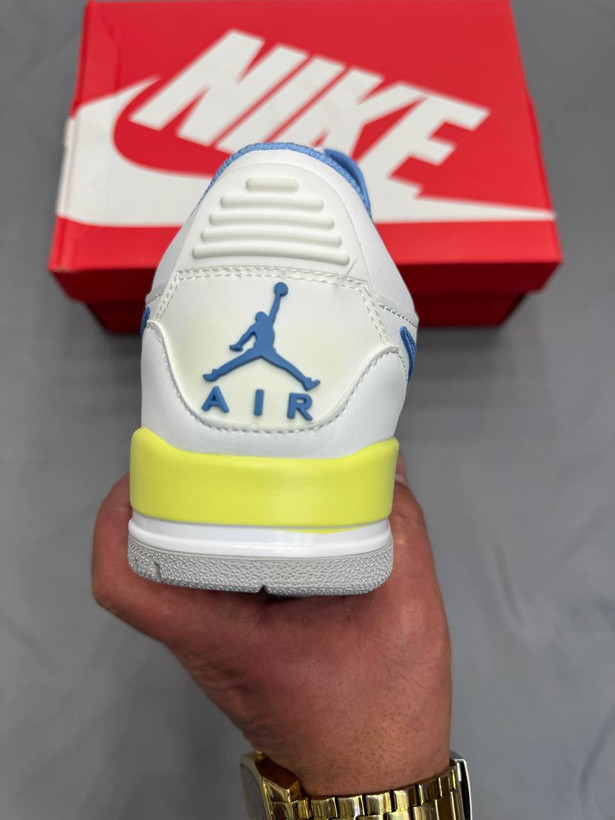 Nike Air Jordan 23 بدون ساق با بند چسبی جلو یکی از مدلهای خاص و متفاوت جردنه. طراحی بدون ساقش آزادی حرکت بیشتری به پا میده. بند چسبی جلو باعث فیت بیشتر پا