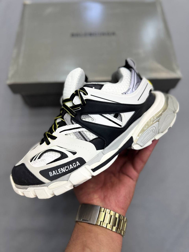 Balenciaga Track Sneaker یه کفش جسور و خاص برای استایل خیابونی لاکچریه👟