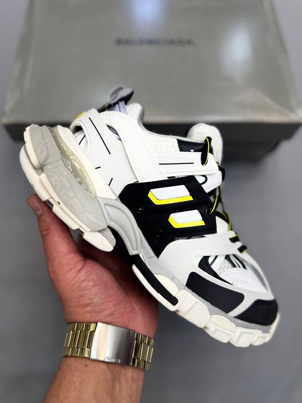 Balenciaga Track Sneaker یه کفش جسور و خاص برای استایل خیابونی لاکچریه👟