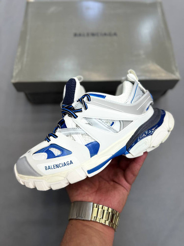 Balenciaga Track Sneaker یه کفش جسور و خاص برای استایل خیابونی لاکچریه👟