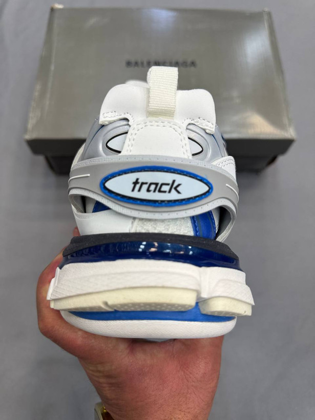 Balenciaga Track Sneaker یه کفش جسور و خاص برای استایل خیابونی لاکچریه👟
