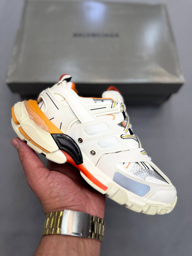 Balenciaga Track Sneaker یه کفش جسور و خاص برای استایل خیابونی لاکچریه👟