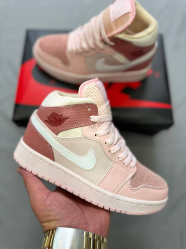 الان هم یکی از محبوبترین و کالکتیبلترین اسنیکرهای دنیاست👟🔥